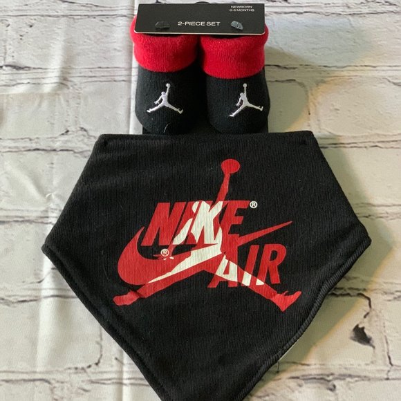 NEW Nike Air Jordan Infant Booties and Bib Set Black - Picture 1 of 2
